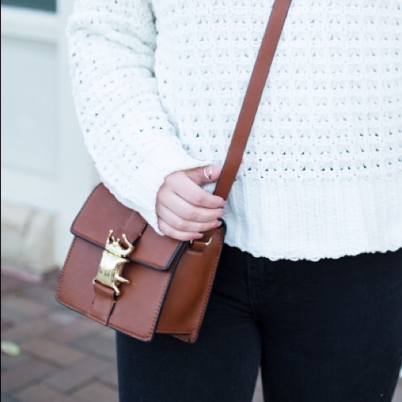 Beetle Clasp Cross Body Bag - Picture 3 of 3